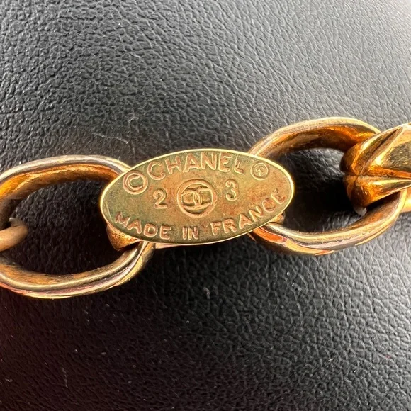 CHANEL Vintage 24k Gold Plated Necklace - Picture 6 of 8